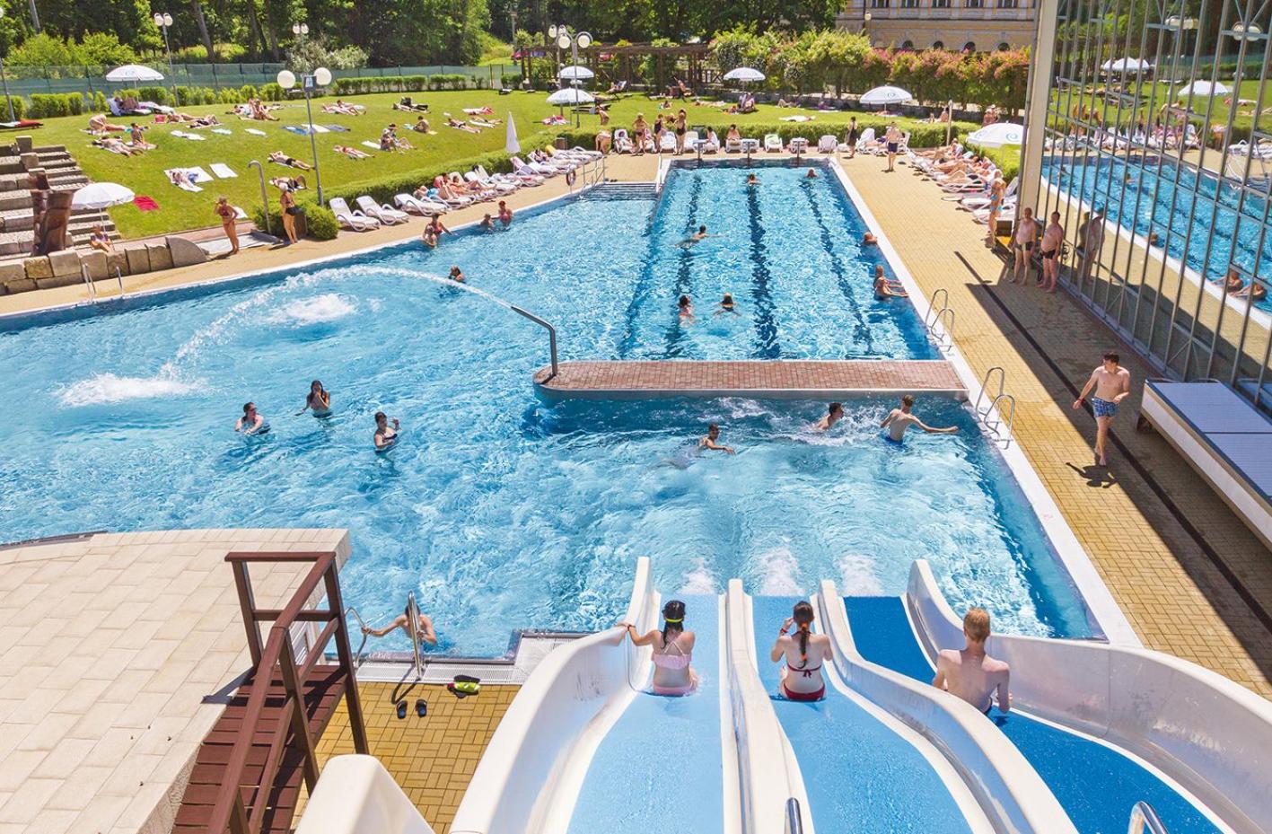Hotel Three Lilies Inkl Aquaforum Františkovy Lázně Екстериор снимка