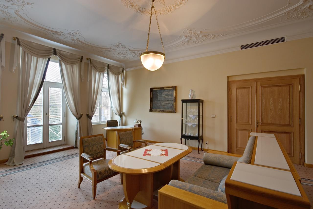 Hotel Three Lilies Inkl Aquaforum Františkovy Lázně Екстериор снимка