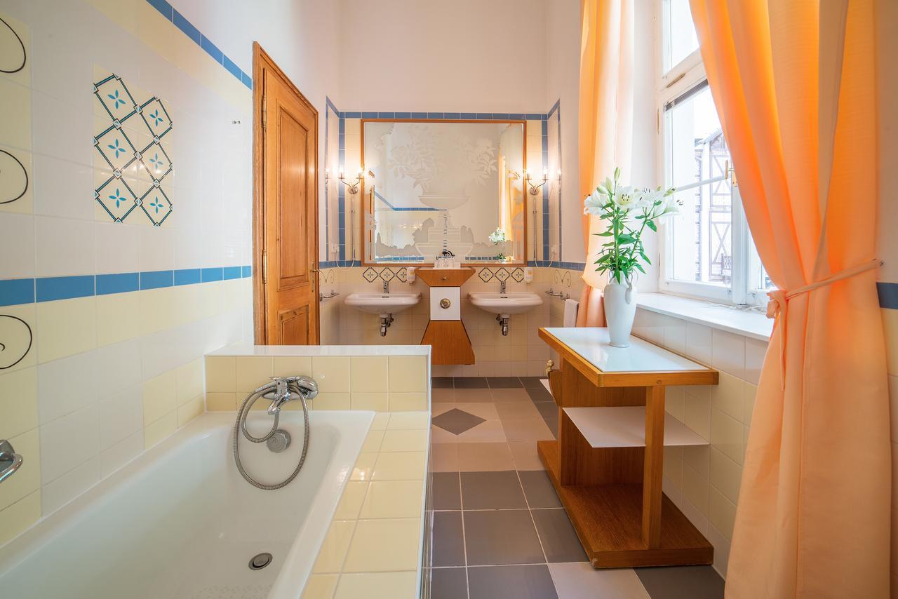 Hotel Three Lilies Inkl Aquaforum Františkovy Lázně Екстериор снимка