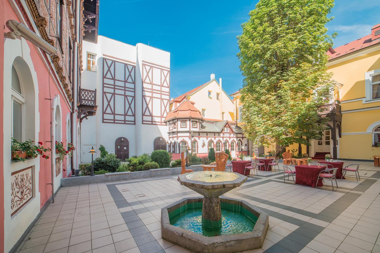 Hotel Three Lilies Inkl Aquaforum Františkovy Lázně Екстериор снимка