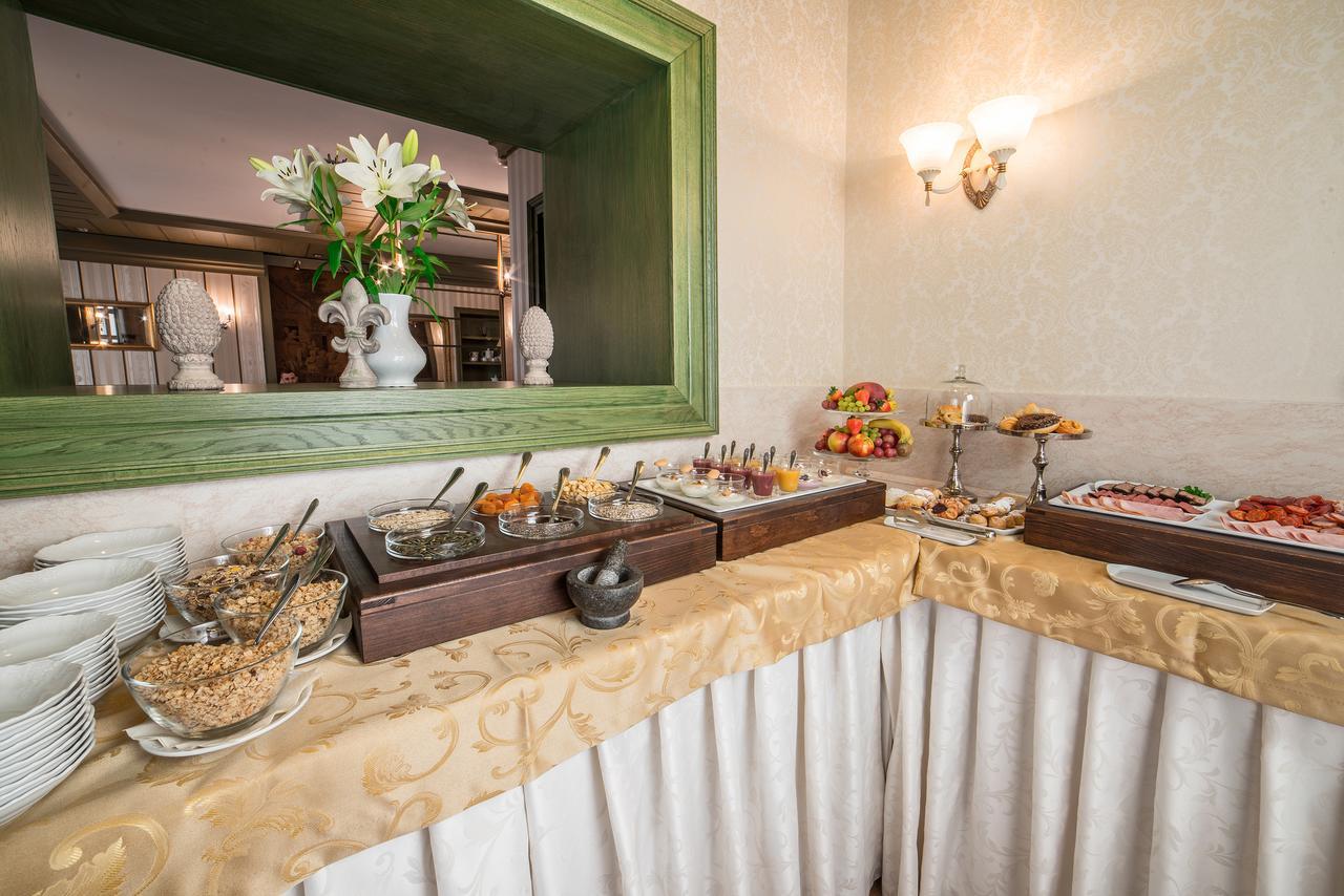 Hotel Three Lilies Inkl Aquaforum Františkovy Lázně Екстериор снимка