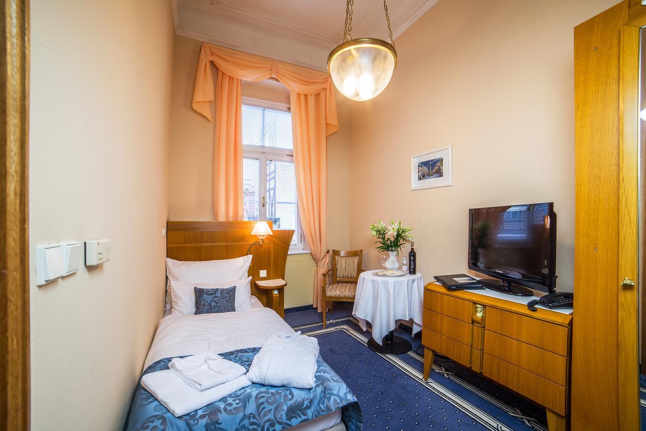 Hotel Three Lilies Inkl Aquaforum Františkovy Lázně Екстериор снимка