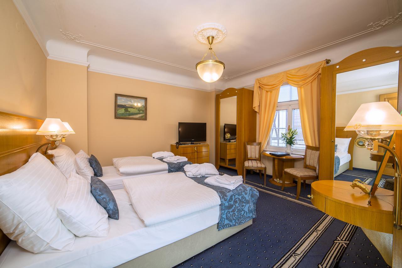 Hotel Three Lilies Inkl Aquaforum Františkovy Lázně Екстериор снимка