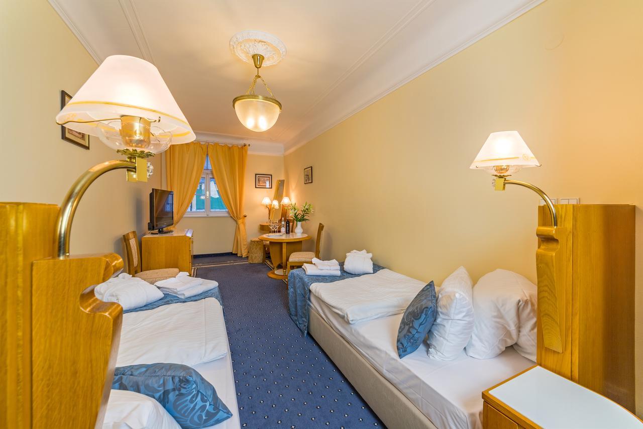 Hotel Three Lilies Inkl Aquaforum Františkovy Lázně Екстериор снимка