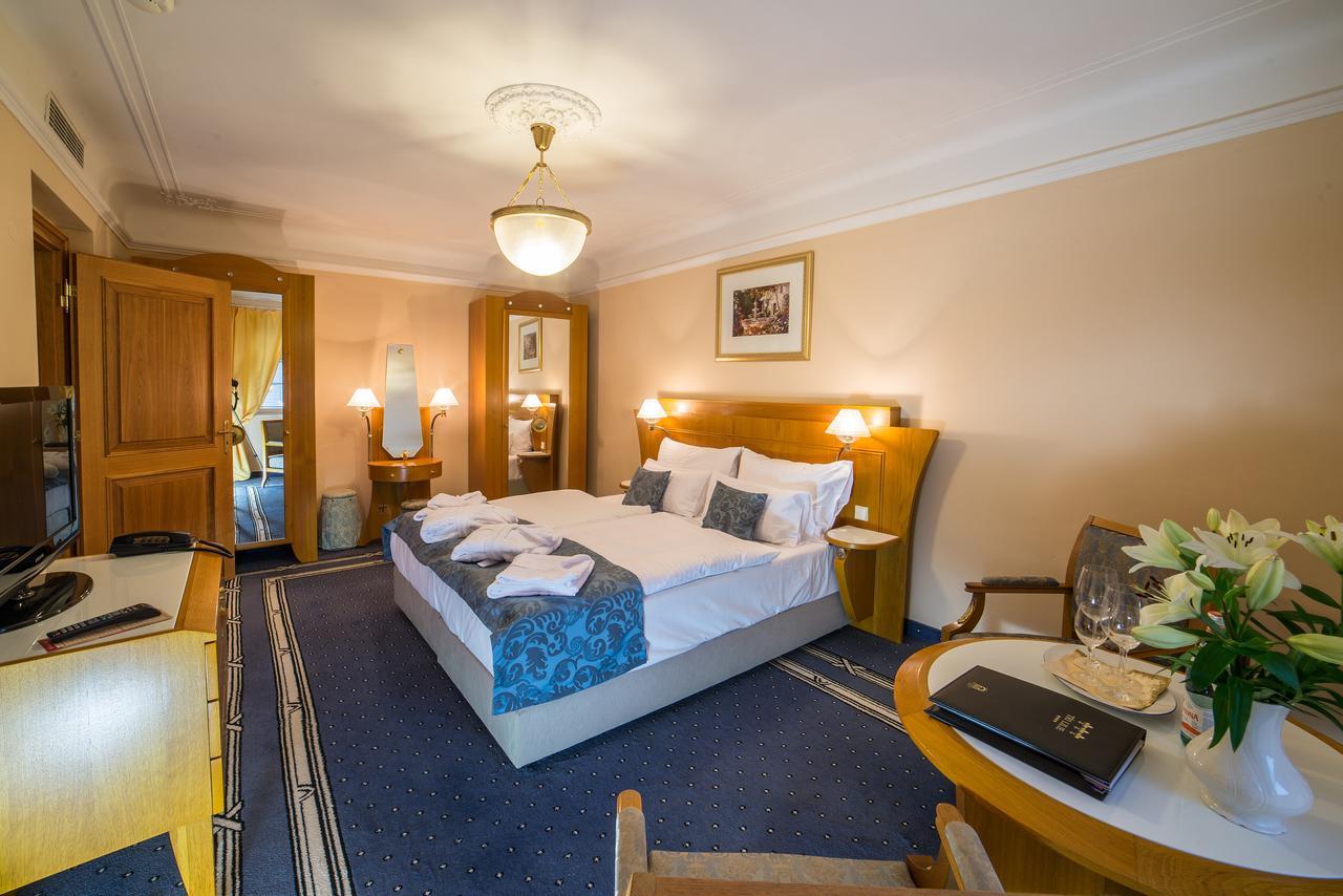 Hotel Three Lilies Inkl Aquaforum Františkovy Lázně Екстериор снимка