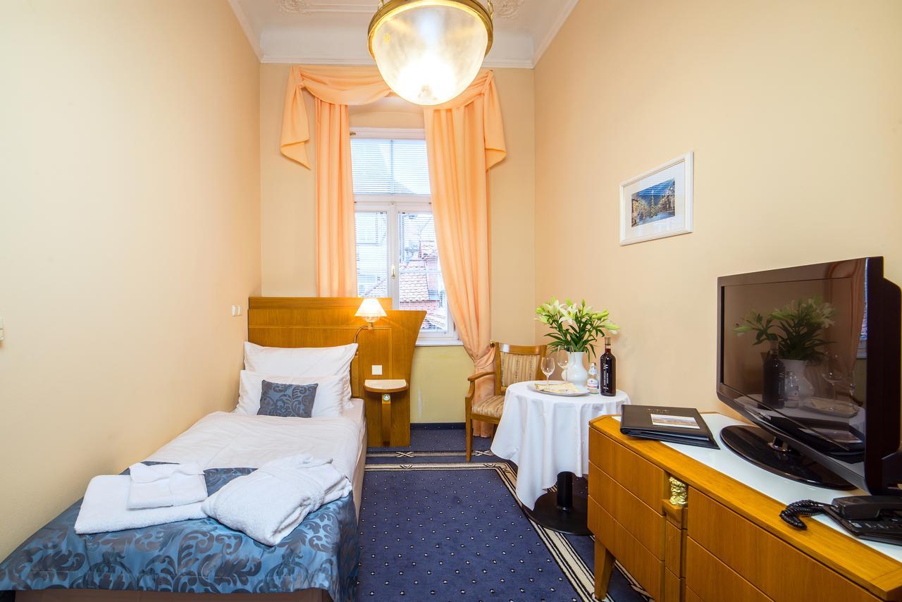 Hotel Three Lilies Inkl Aquaforum Františkovy Lázně Екстериор снимка