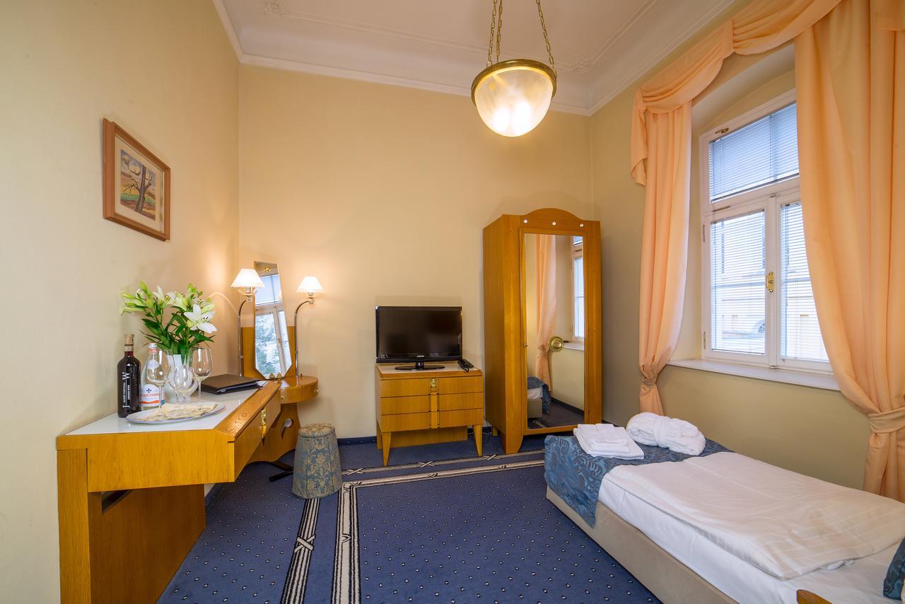 Hotel Three Lilies Inkl Aquaforum Františkovy Lázně Екстериор снимка
