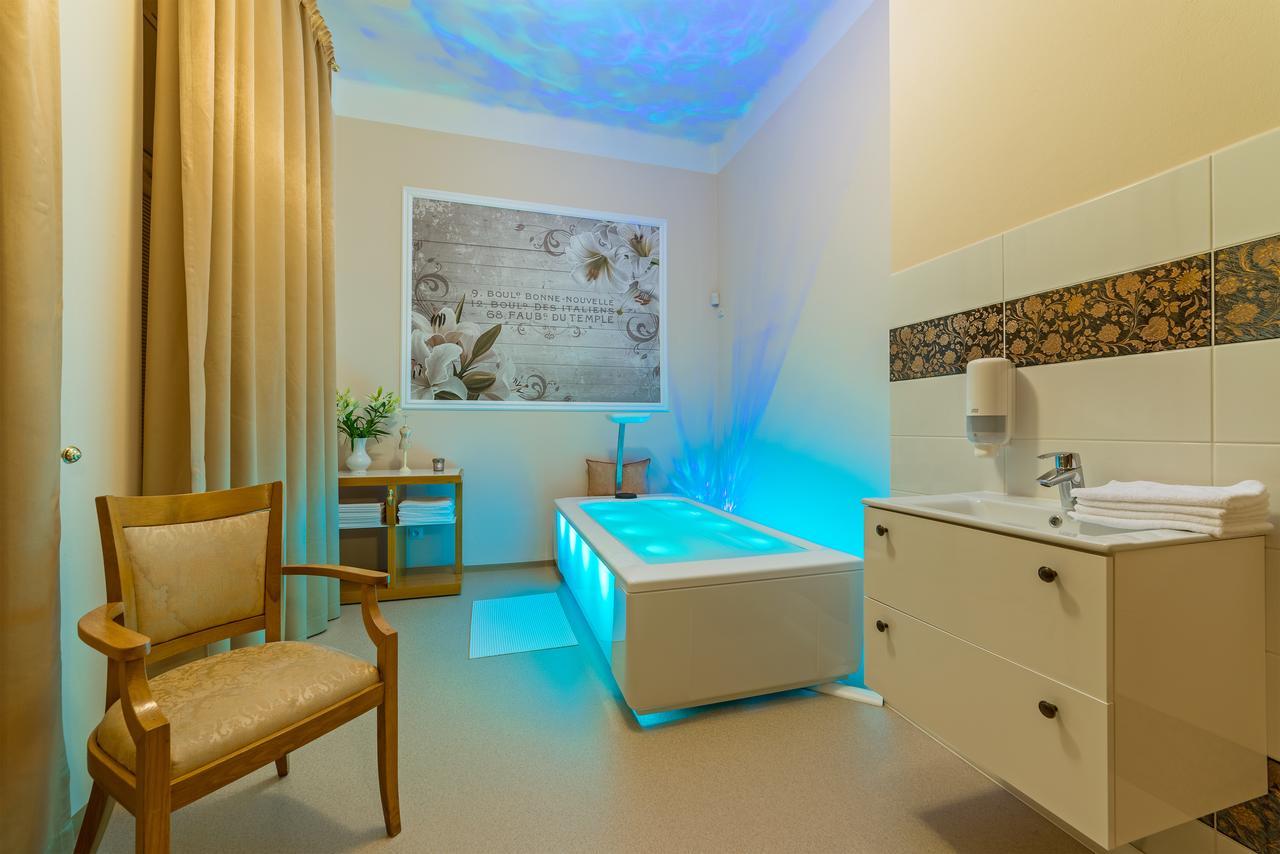 Hotel Three Lilies Inkl Aquaforum Františkovy Lázně Екстериор снимка