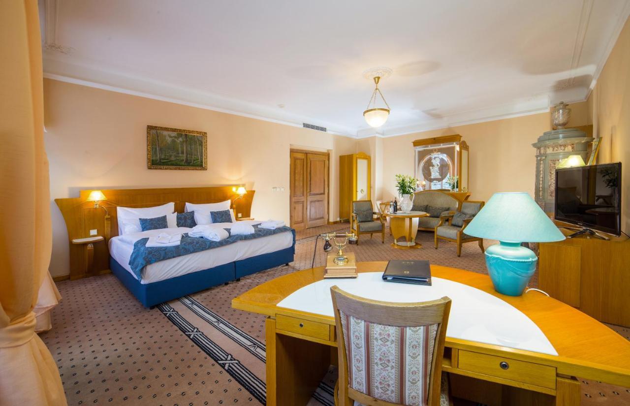 Hotel Three Lilies Inkl Aquaforum Františkovy Lázně Екстериор снимка
