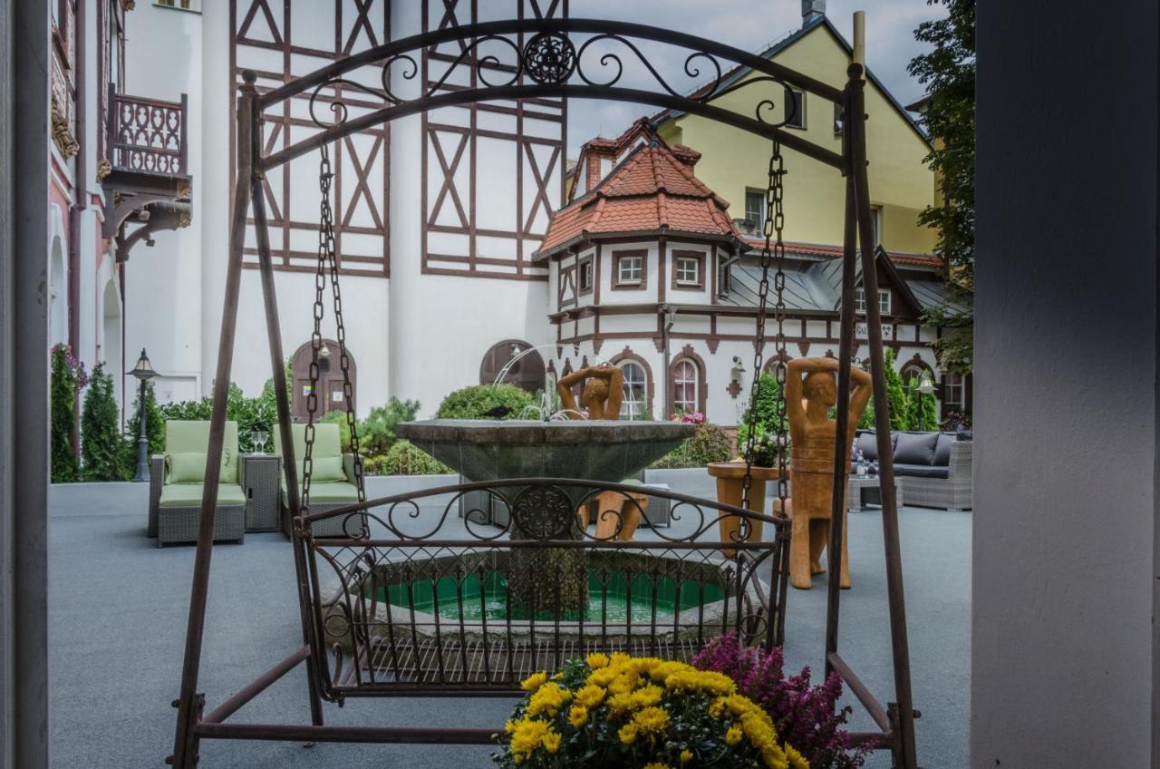 Hotel Three Lilies Inkl Aquaforum Františkovy Lázně Екстериор снимка